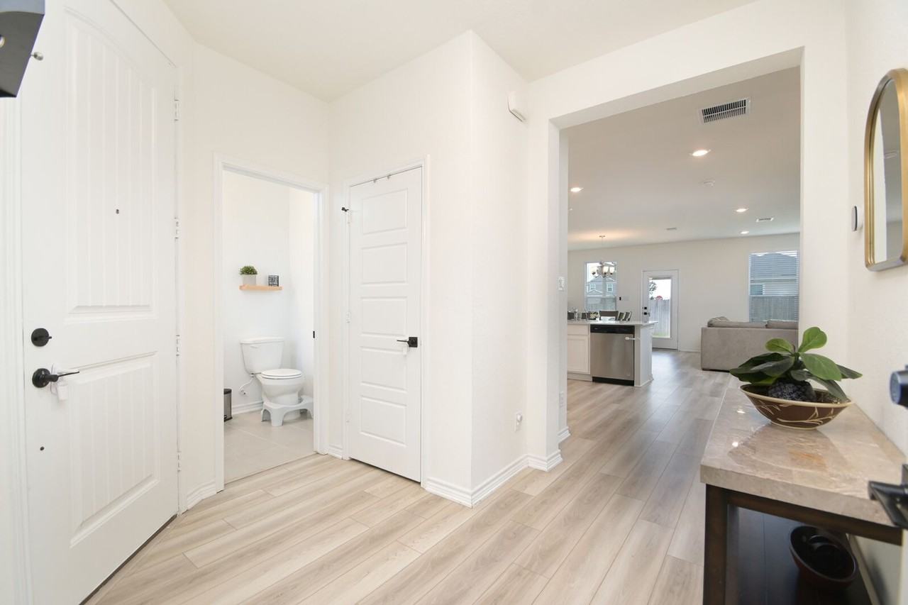 8203 Stoeger Path - Photo 4 of 31