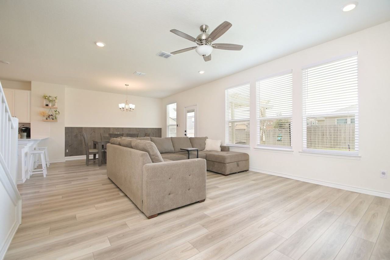 8203 Stoeger Path - Photo 7 of 31