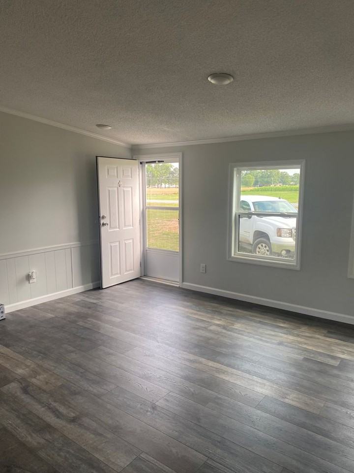 1036 Mill Field Rd - Photo 3 of 26