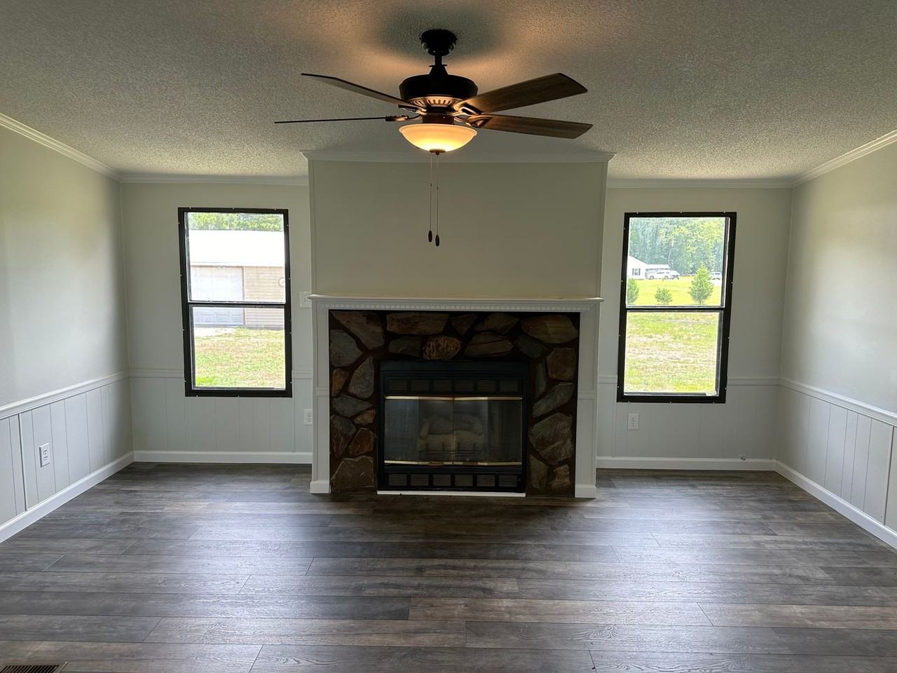 1036 Mill Field Rd - Photo 6 of 26