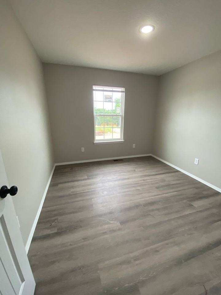 406 E Wright St - Photo 2 of 14