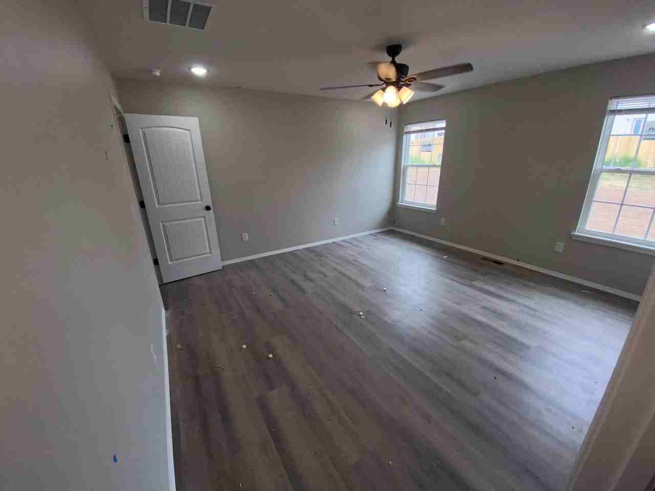 406 E Wright St - Photo 7 of 14