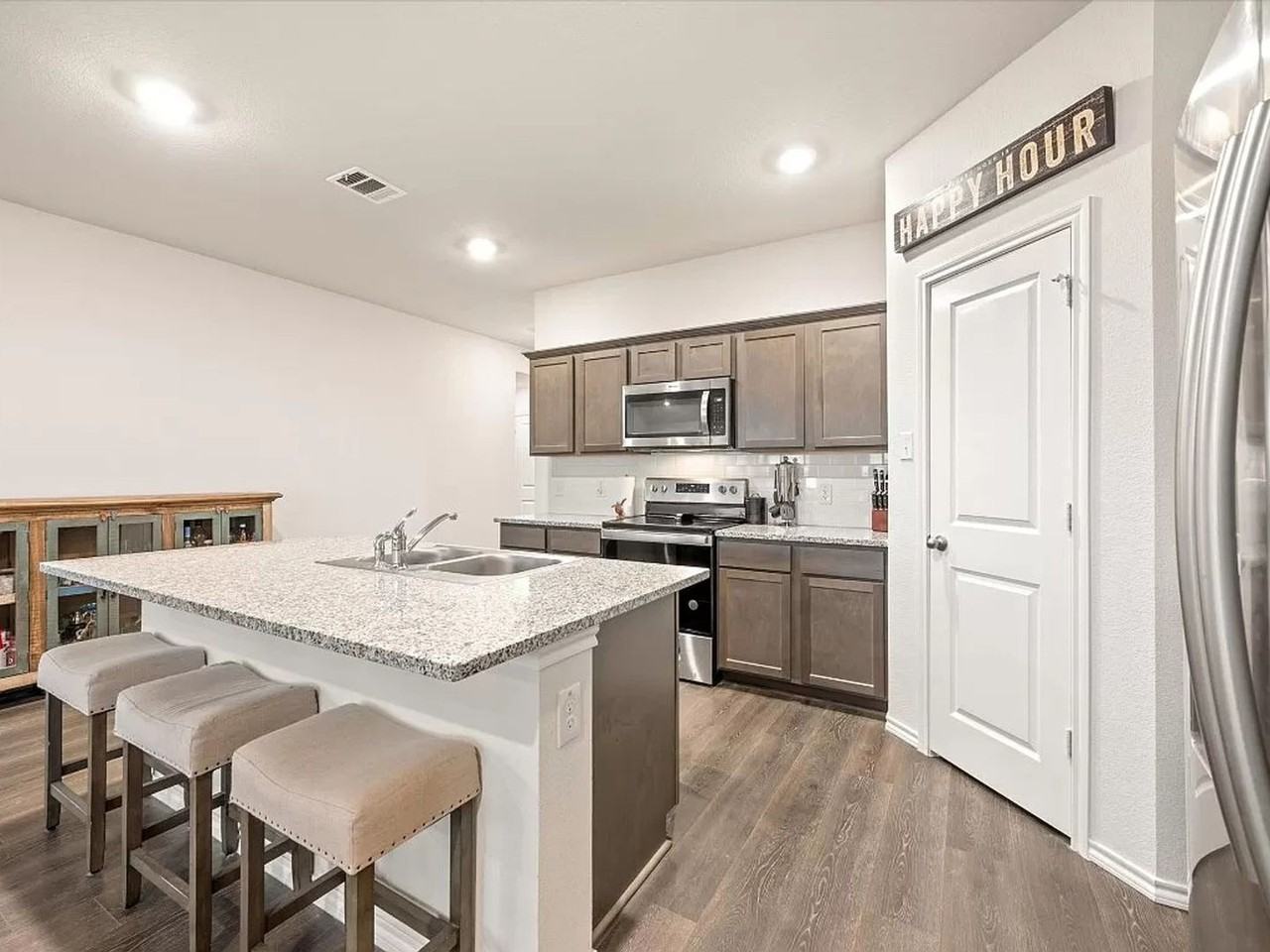 805 Fueller Dr - Photo 3 of 31
