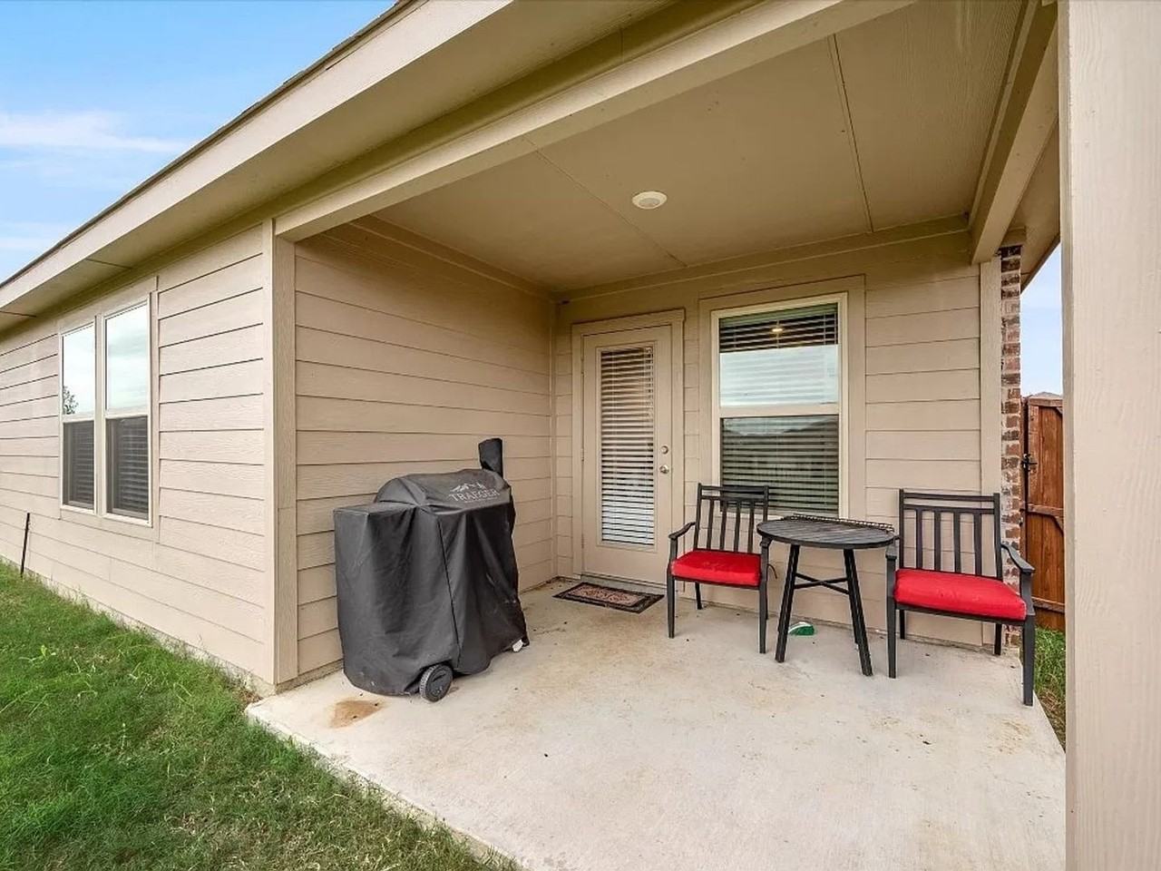805 Fueller Dr - Photo 4 of 31