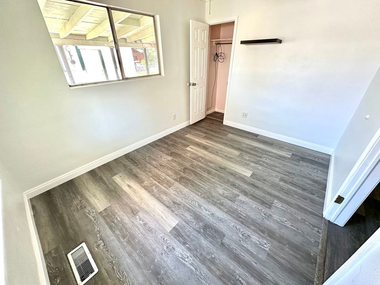 312 E 300 N - Photo 2 of 50