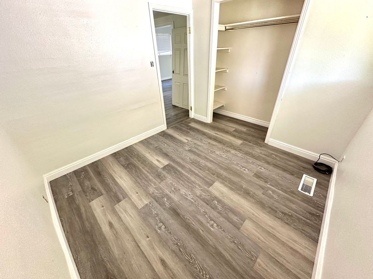 312 E 300 N - Photo 4 of 50