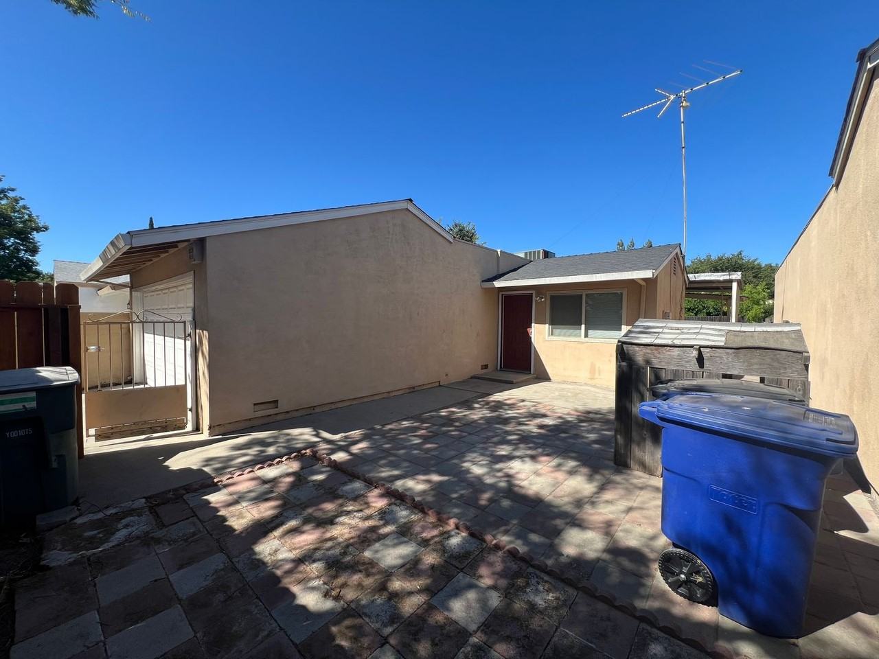 2336 Nancy Ln - Photo 2 of 27