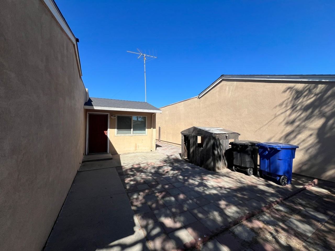 2336 Nancy Ln - Photo 4 of 27