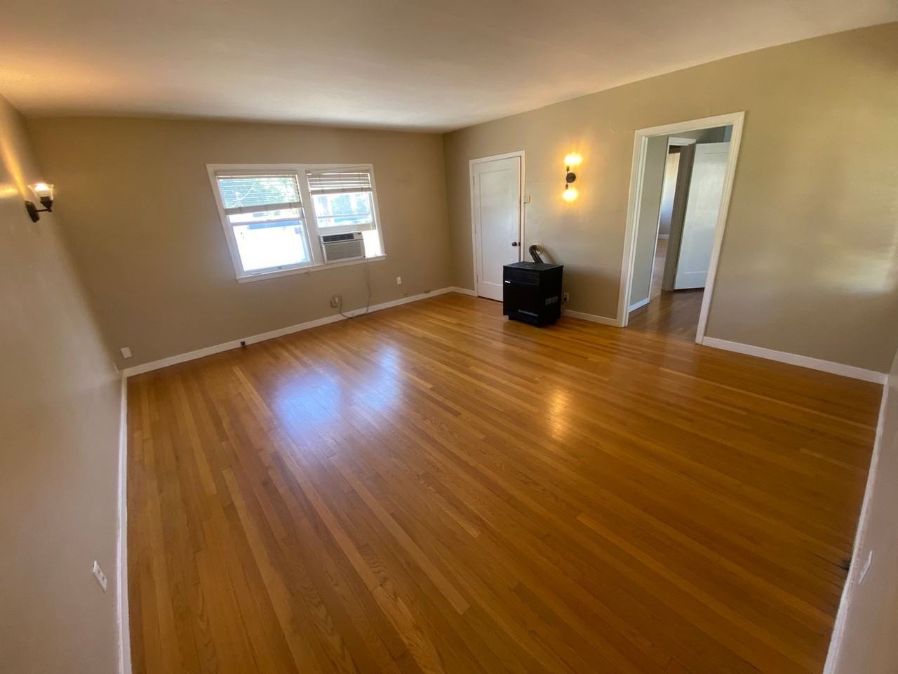 2621 O St - Photo 2 of 12