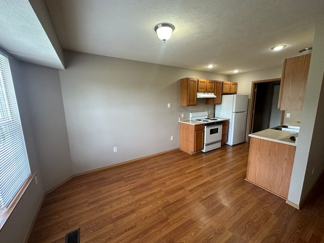 CLEVER DUPLEXES - Photo 3 of 9