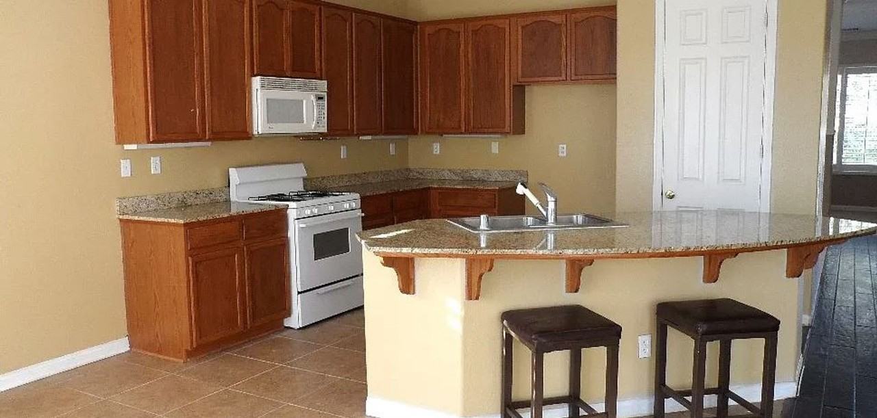 34825 Fairport Way - Photo 2 of 11