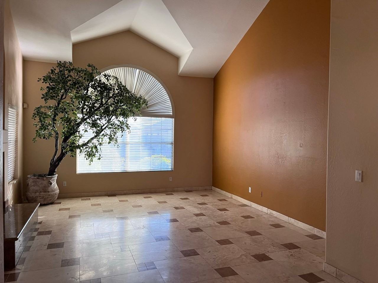 4746 W Carla Vista Dr - Photo 7 of 50