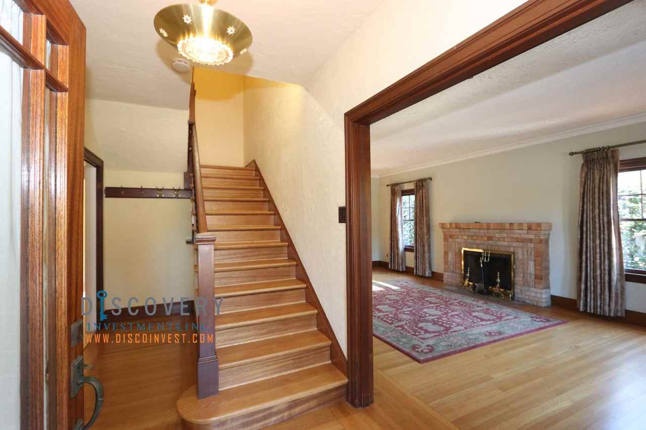 1005 Lee Ave - Photo 2 of 31