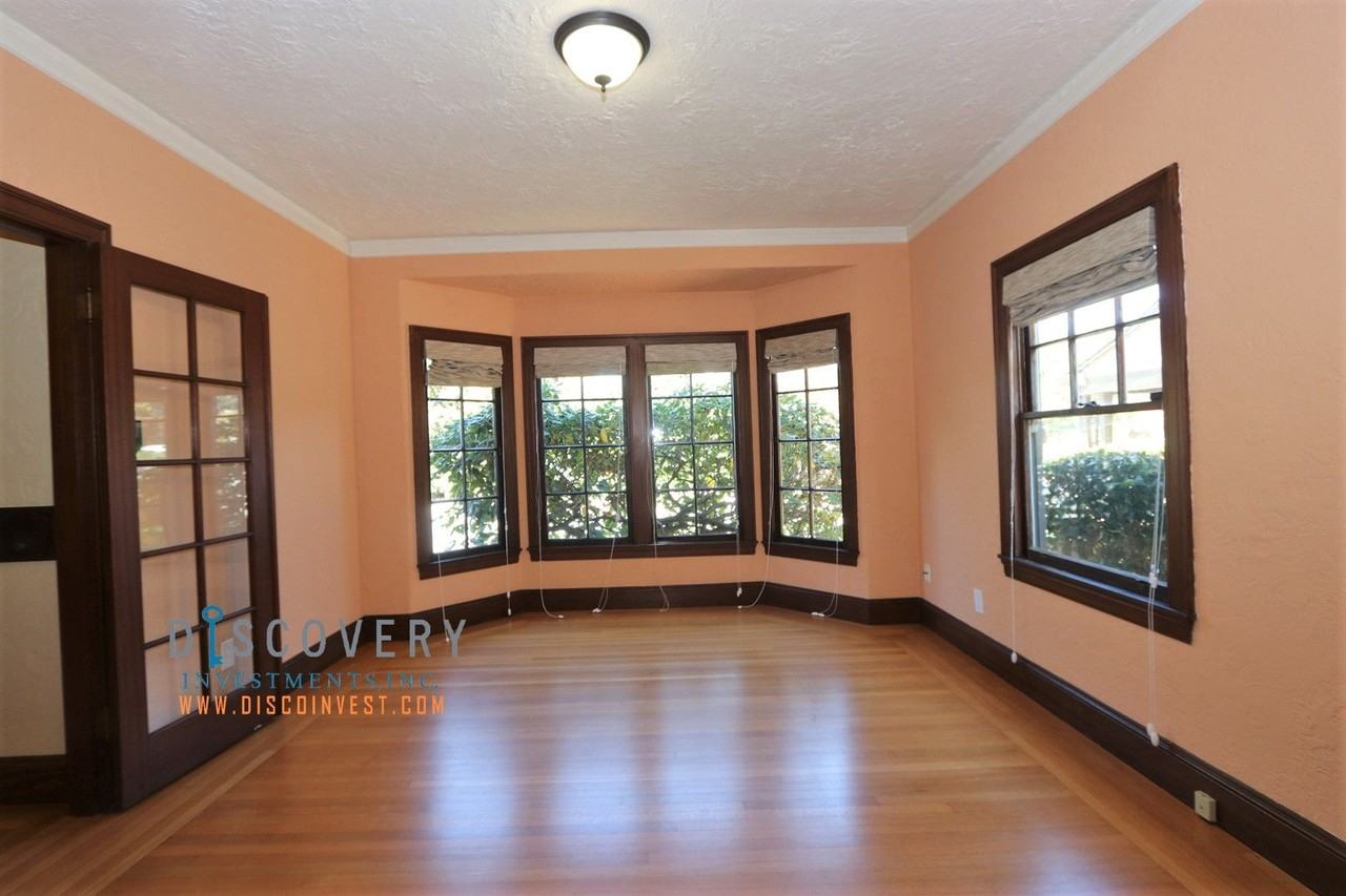 1005 Lee Ave - Photo 3 of 31