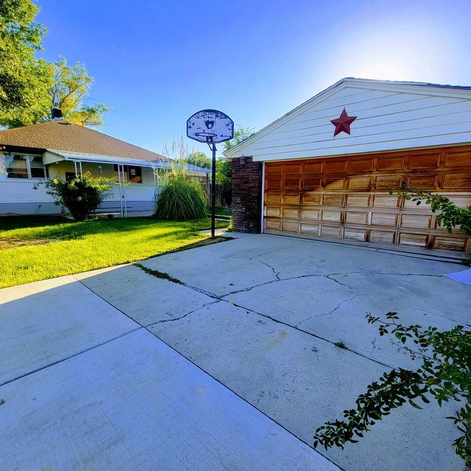 184 W Center St #B - Photo 3 of 8