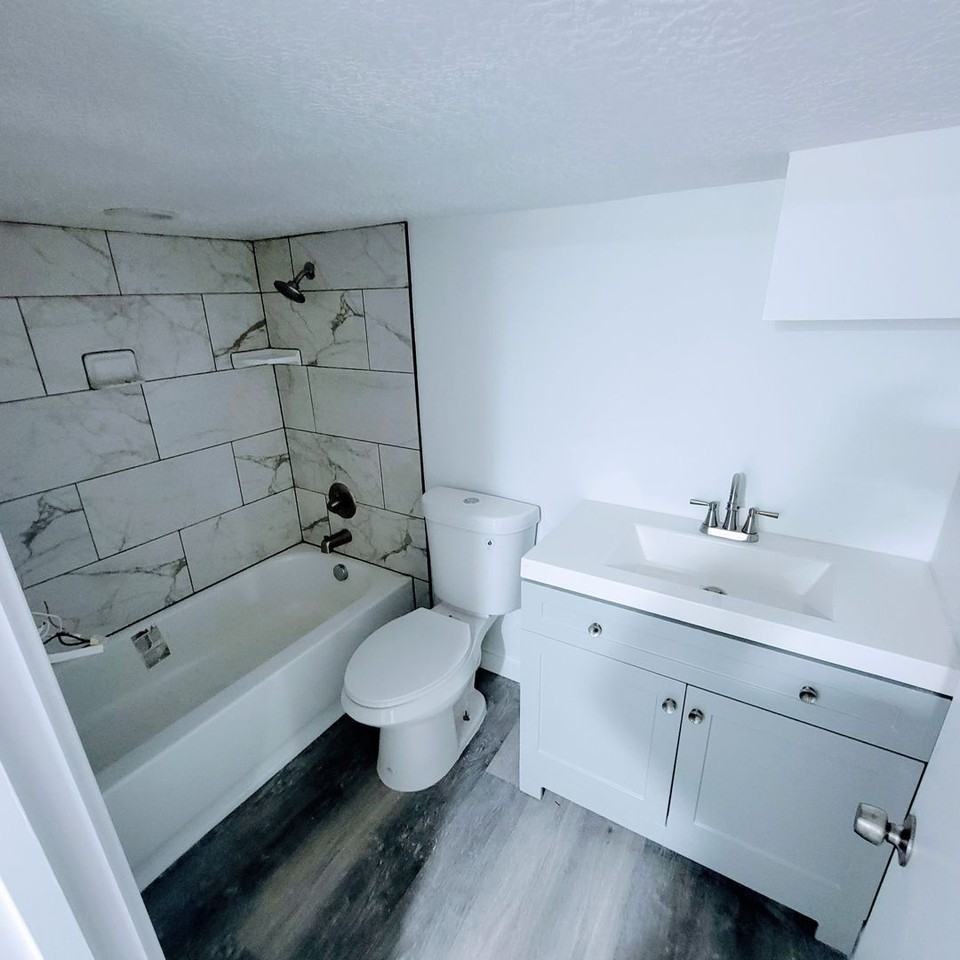 184 W Center St #B - Photo 7 of 8