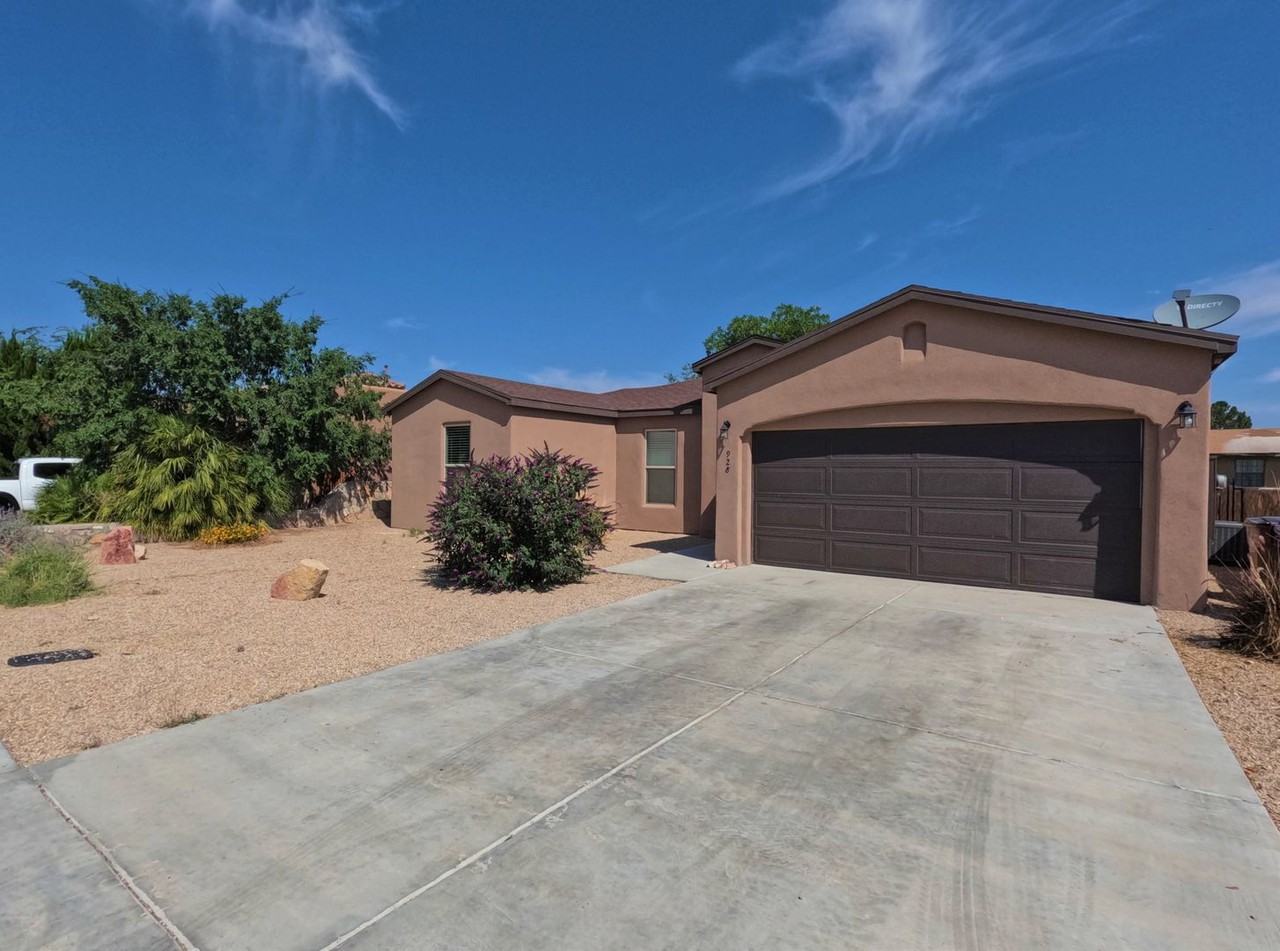 928 Flora Vista Dr - Photo 3 of 27