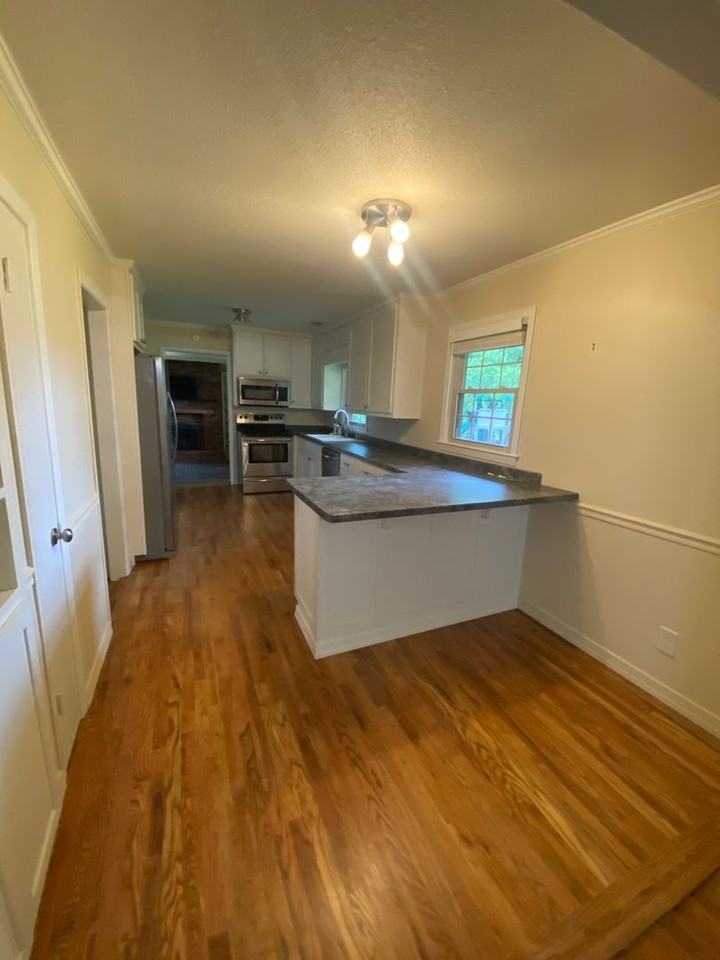 305 Hillcrest St - Photo 2 of 10