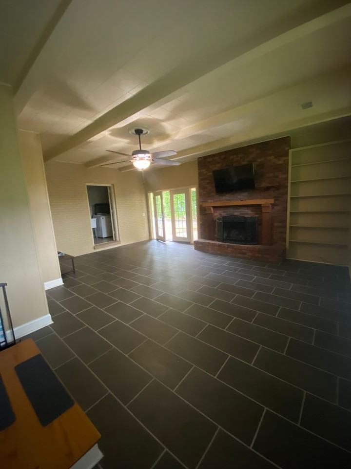 305 Hillcrest St - Photo 3 of 10