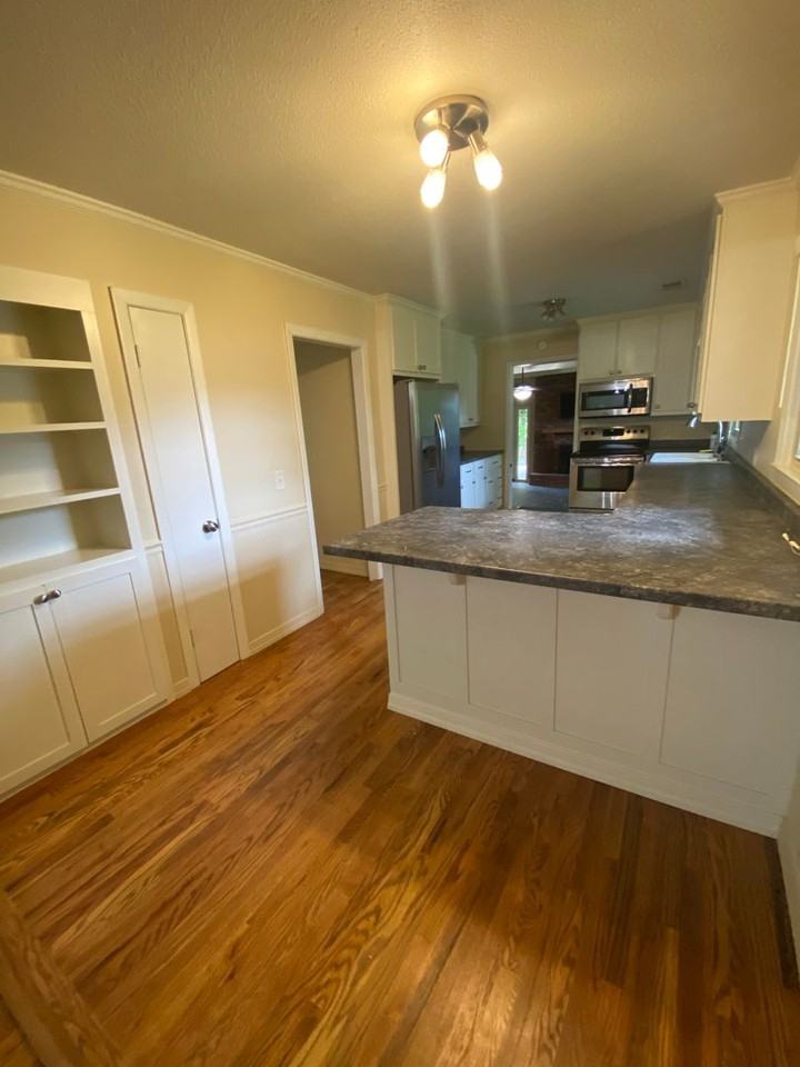 305 Hillcrest St - Photo 5 of 10