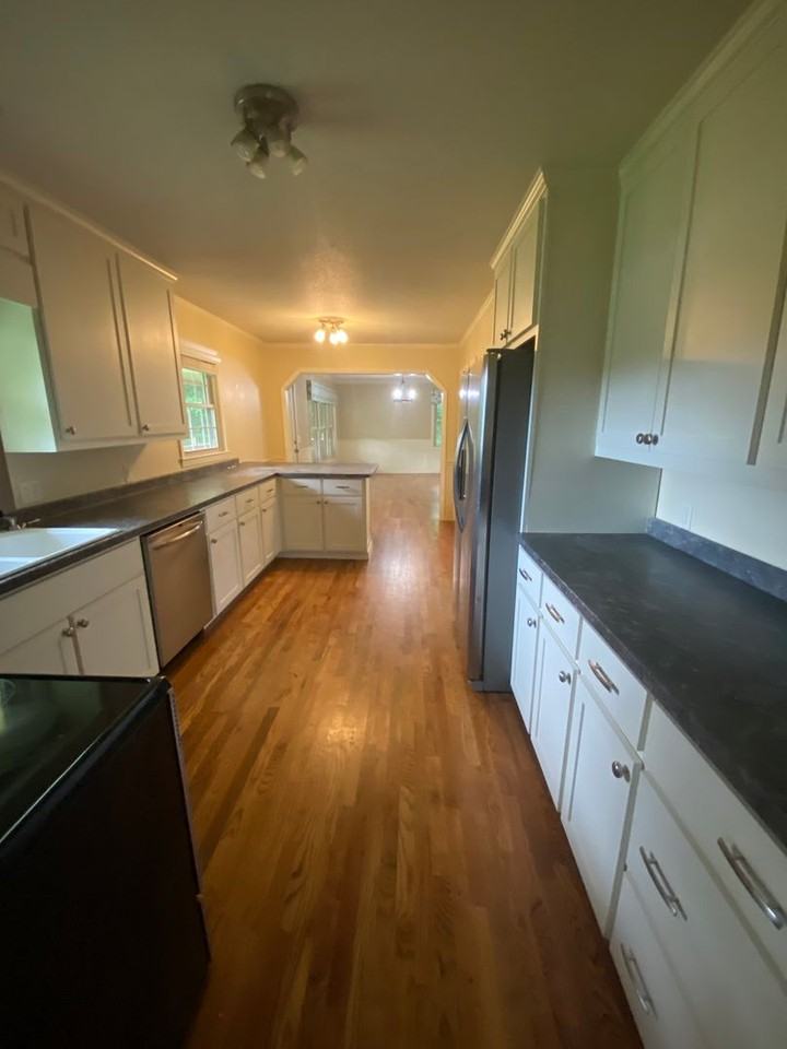 305 Hillcrest St - Photo 6 of 10