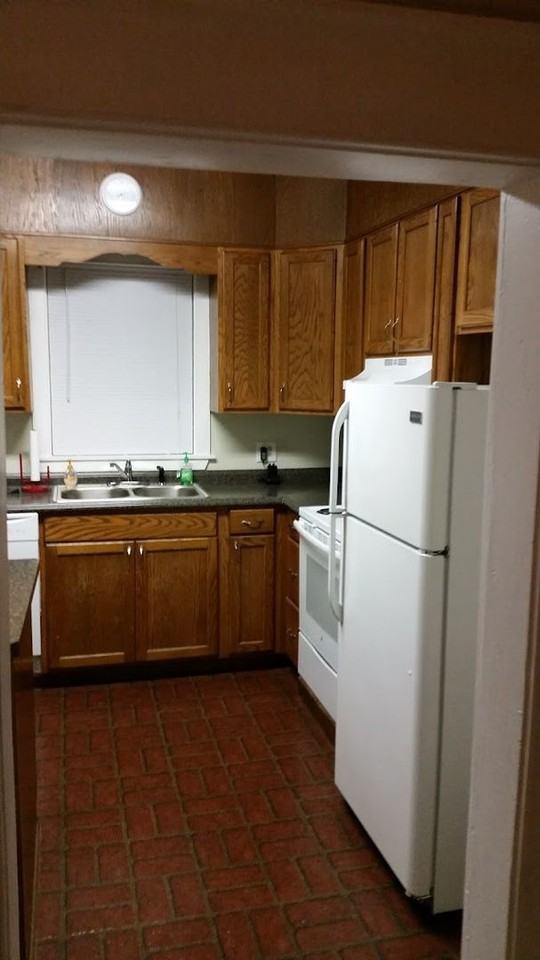 104 E 10th St - Photo 3 of 9