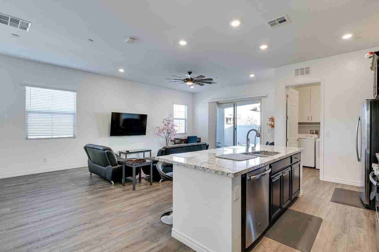 209 Coltrane Canyon Ave - Photo 6 of 24