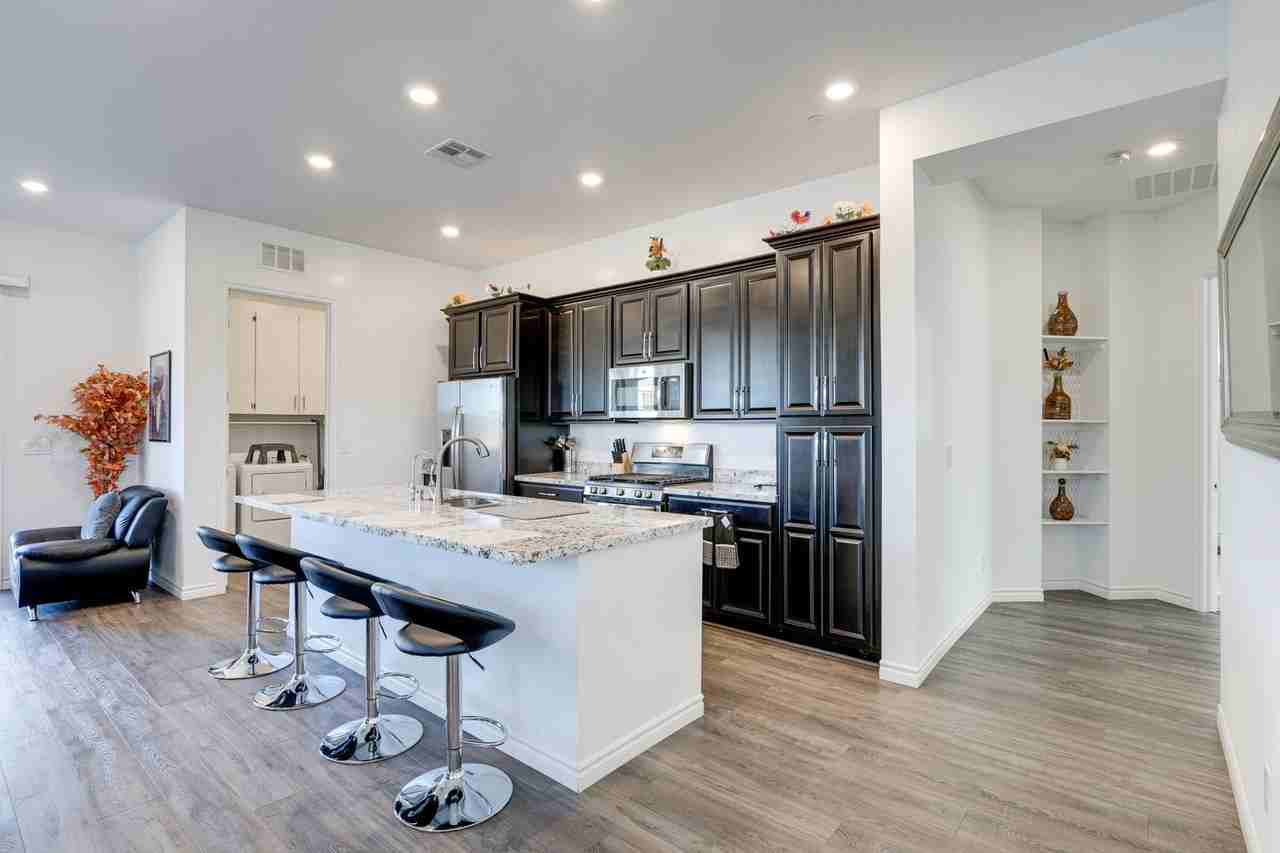 209 Coltrane Canyon Ave - Photo 5 of 24