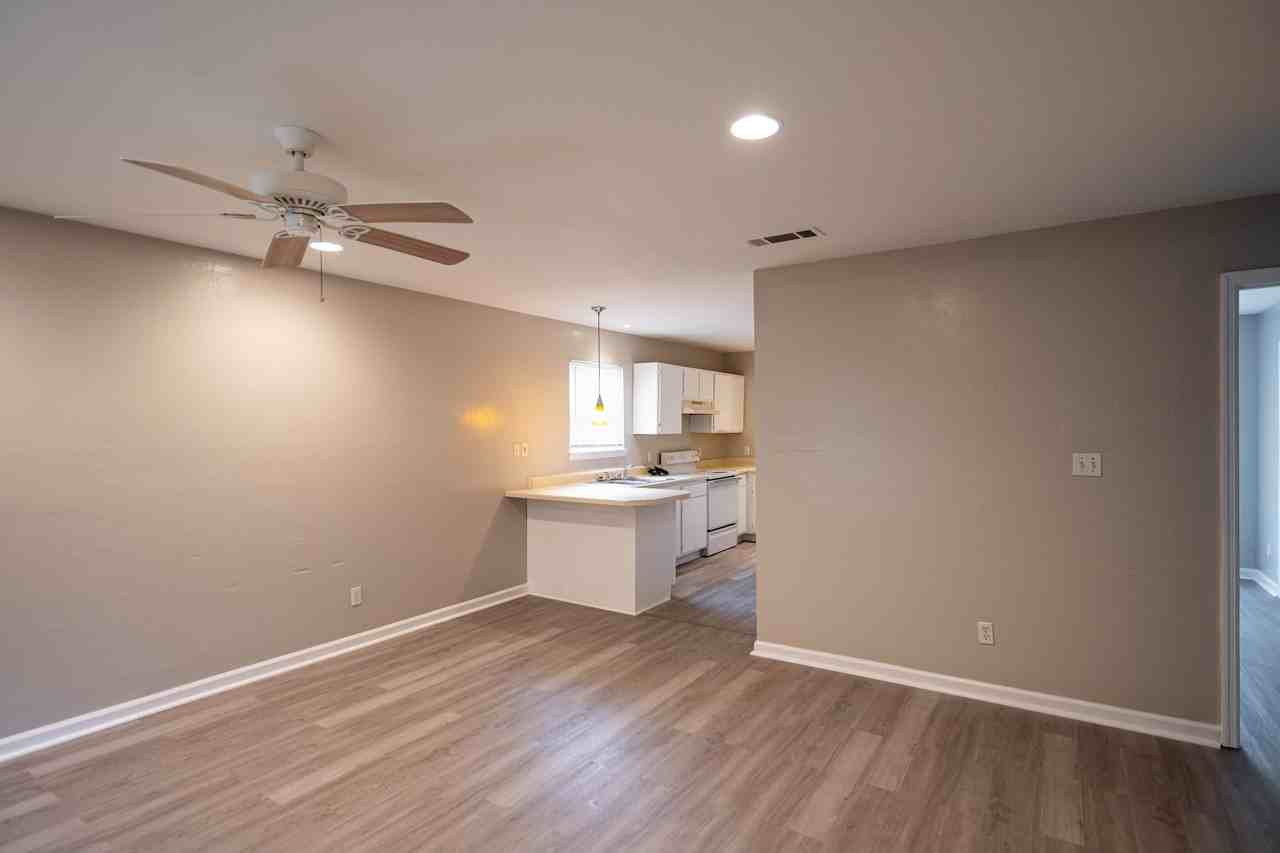 1318 Melvin St - Photo 3 of 27