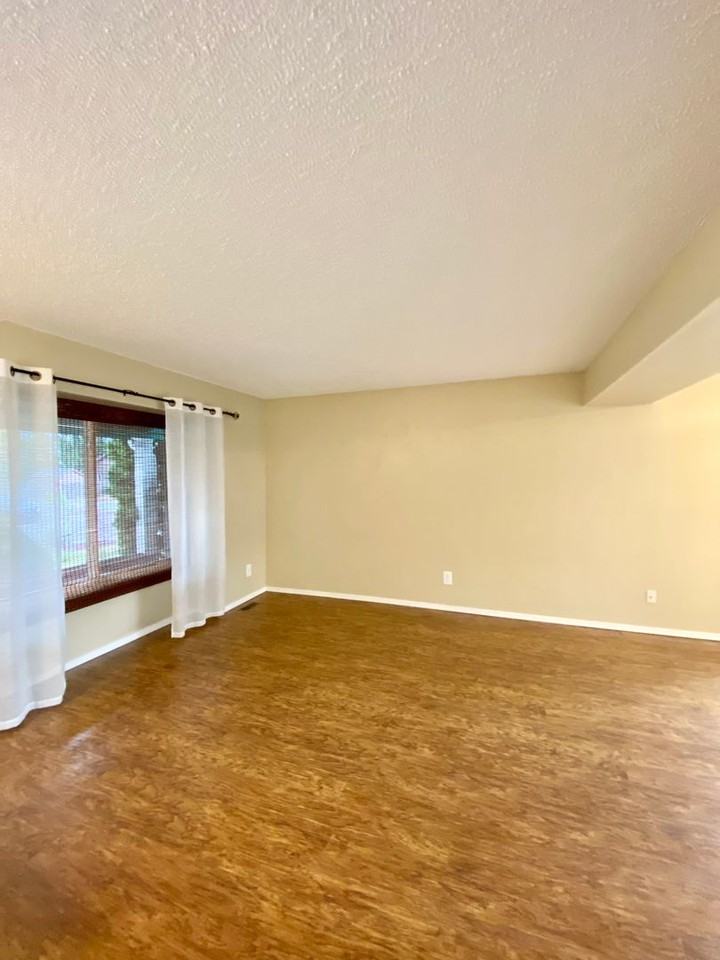 8110 Avens Cir - Photo 3 of 42