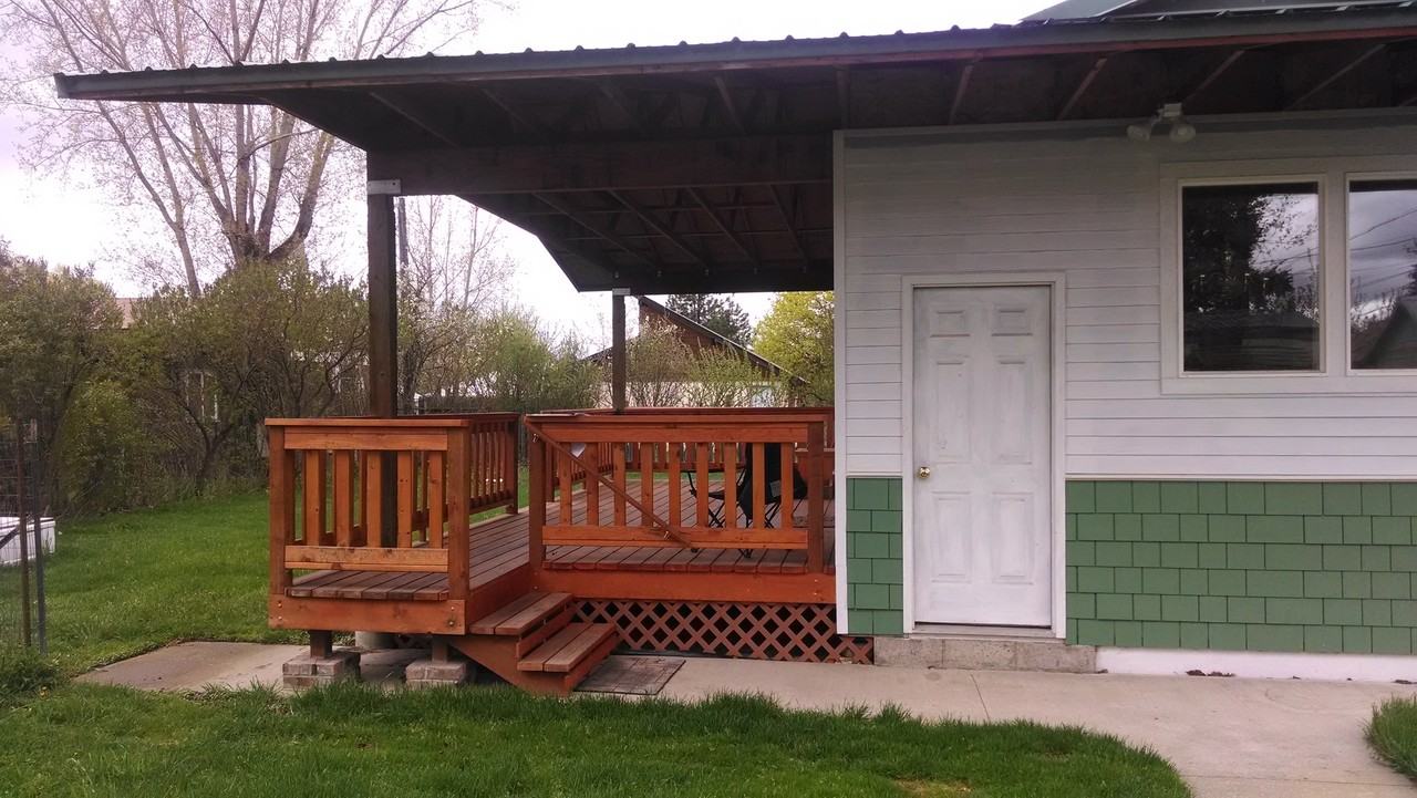 411 E 4th St S - Photo 3 of 16