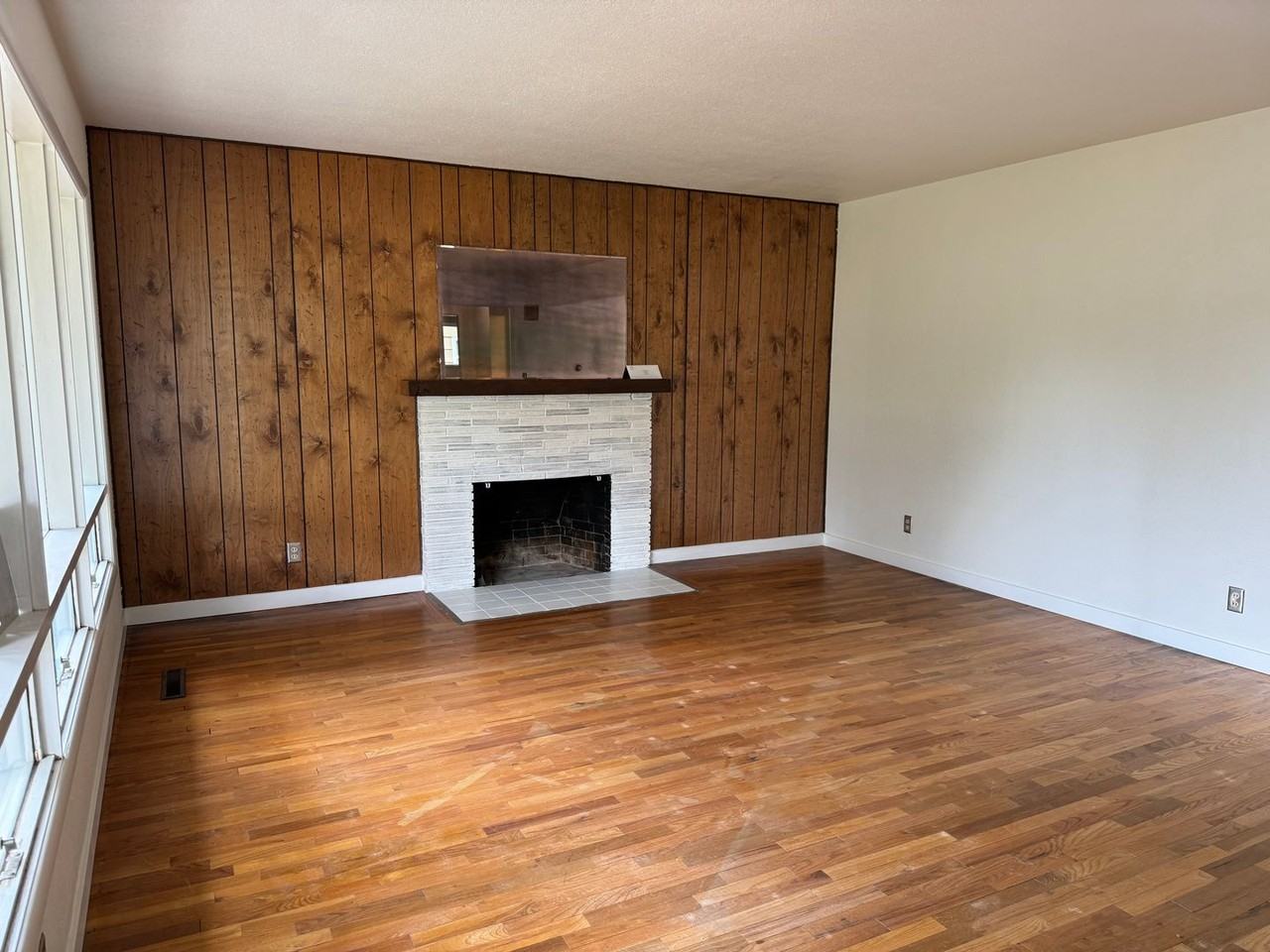 1433 Parnell Dr - Photo 3 of 22