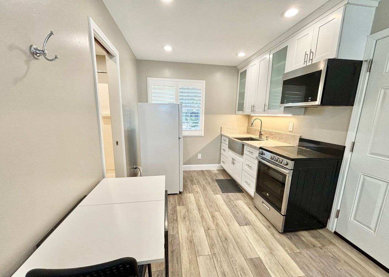 2219 Okeeffe Pl - Photo 2 of 13