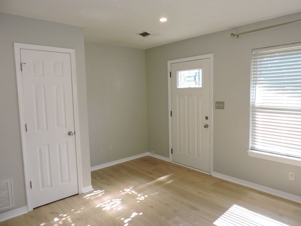 8235 Banberry Rd - Photo 3 of 28