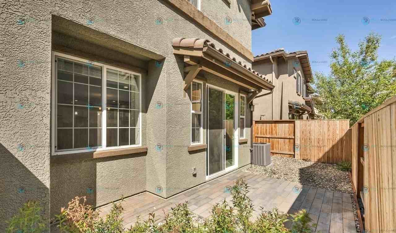 1815 Dark Horse Rd #B - Photo 3 of 50
