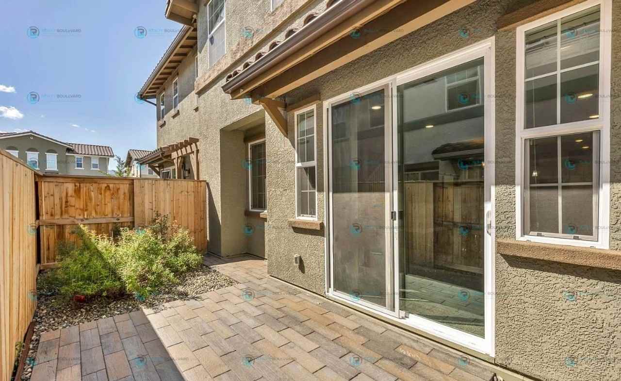 1815 Dark Horse Rd #B - Photo 5 of 50