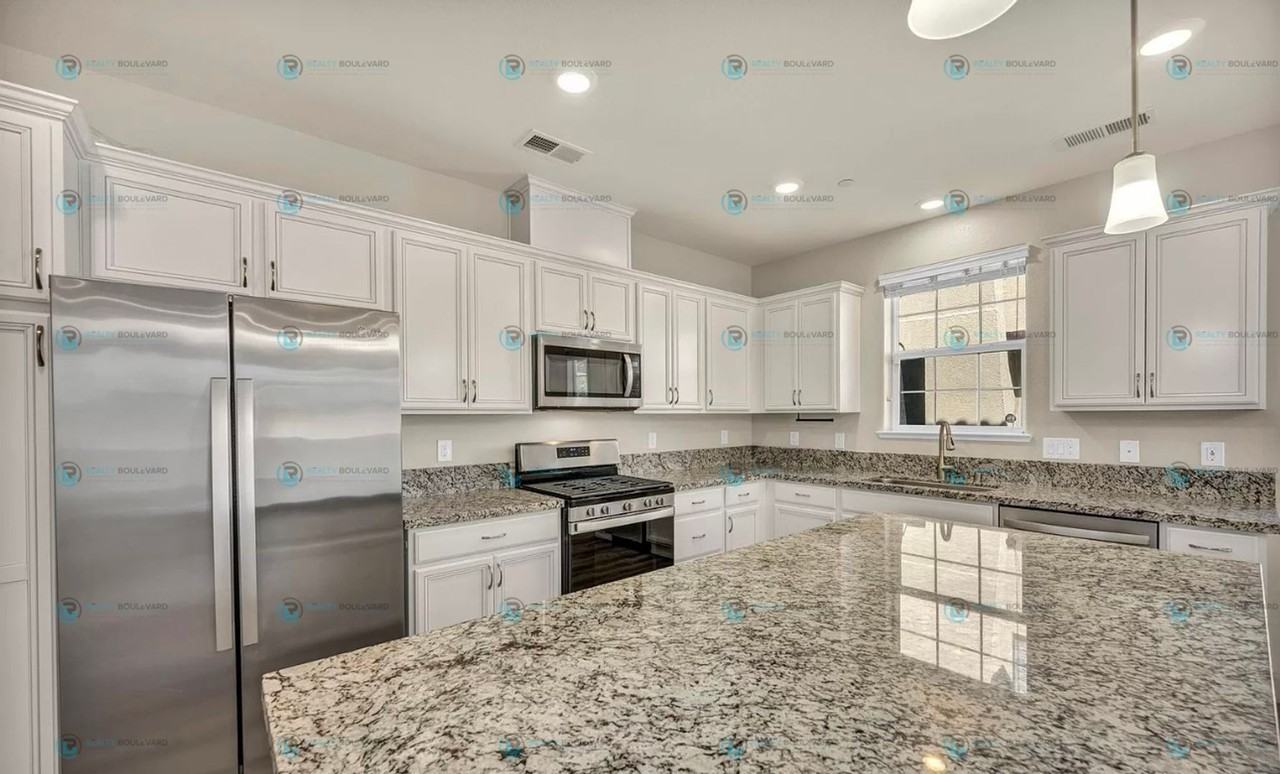 1815 Dark Horse Rd #B - Photo 7 of 50