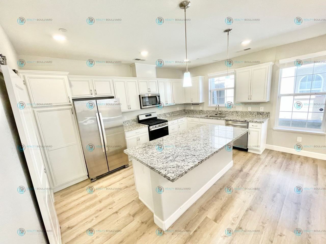 1815 Dark Horse Rd #B - Photo 6 of 50