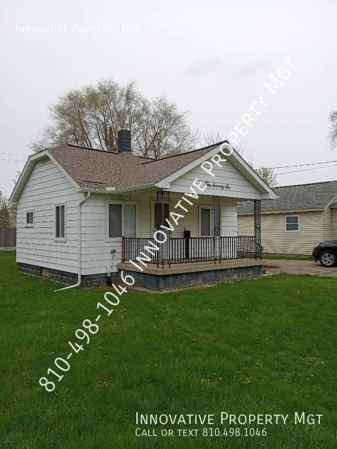 1076 W Whittemore Ave - Photo 2 of 34