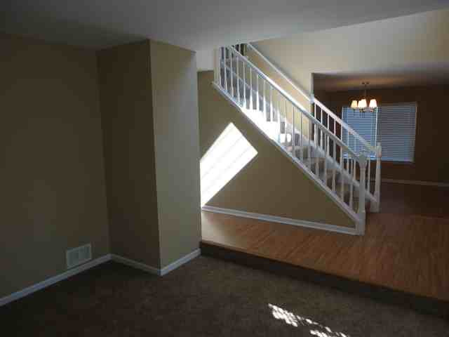 7 Roxbury Ct - Photo 2 of 20