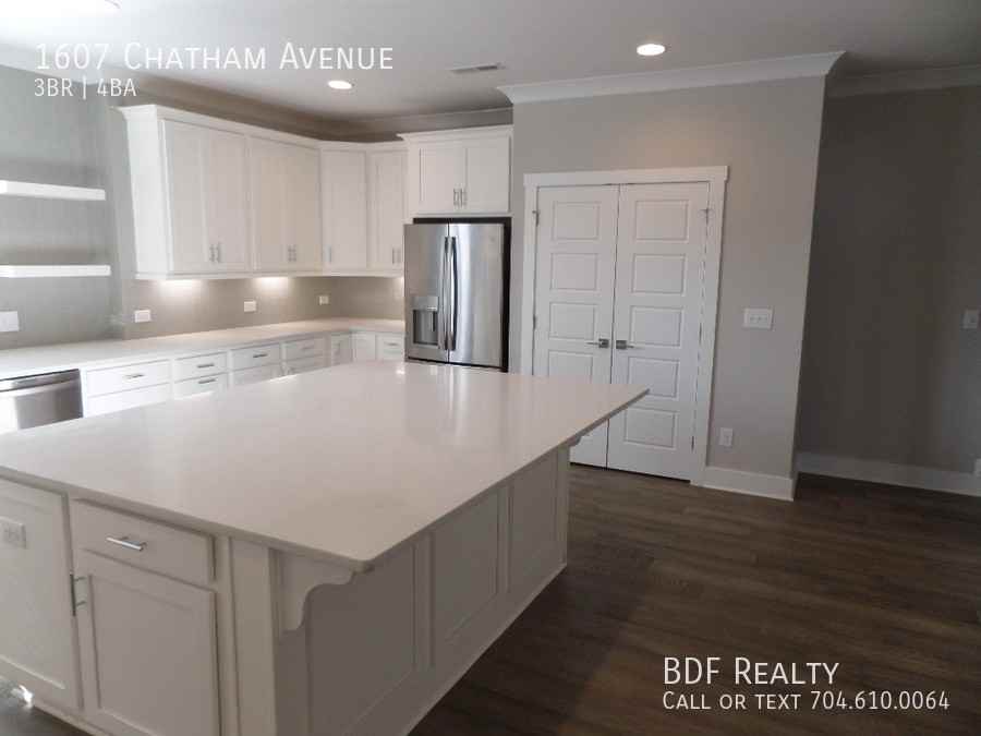 1607 Chatham Ave - Photo 3 of 13