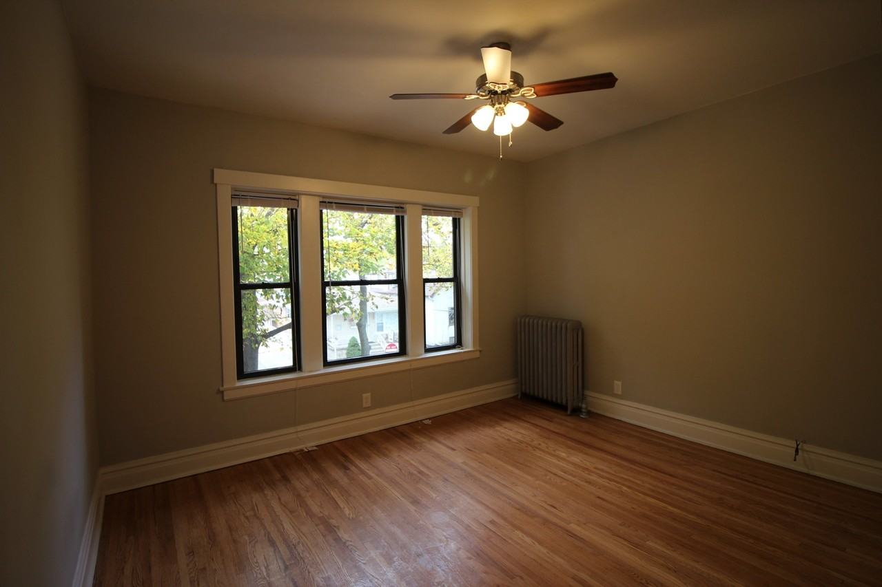 4413 N La Crosse Ave #1 - Photo 2 of 9