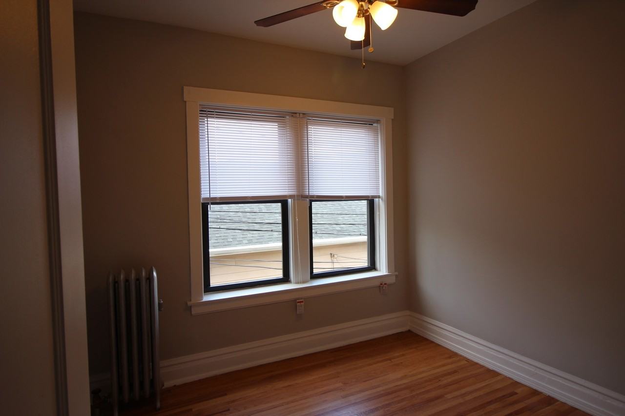 4413 N La Crosse Ave #1 - Photo 3 of 9