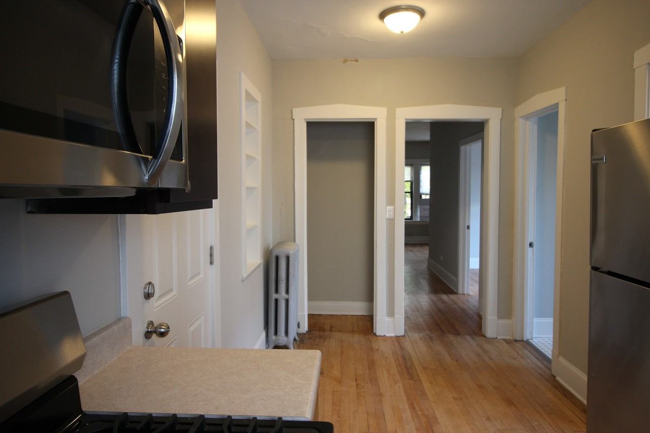 4413 N La Crosse Ave #1 - Photo 6 of 9