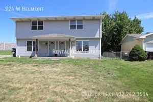 featured image of 924 W Belmont Ave