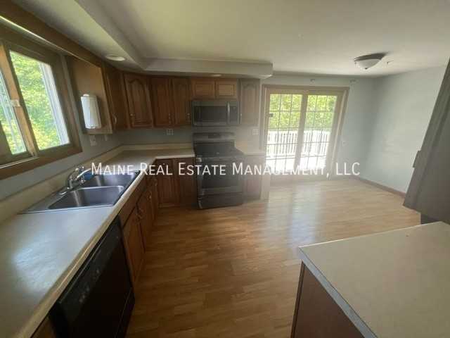 845 Hudson Rd - Photo 2 of 11