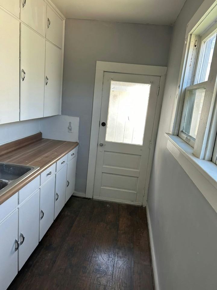 121 East North Street, Unit 1 - Photo 2 of 6