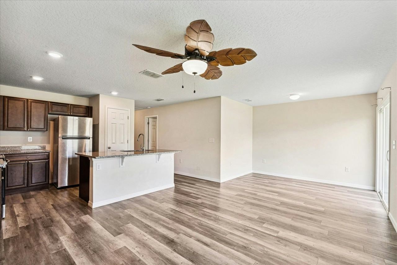 29 Lloshire Path, Unit A - Photo 2 of 18