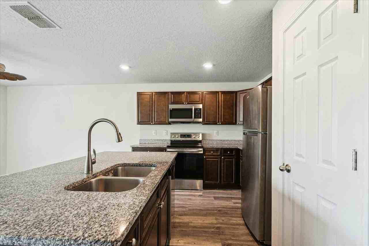29 Lloshire Path, Unit A - Photo 4 of 18
