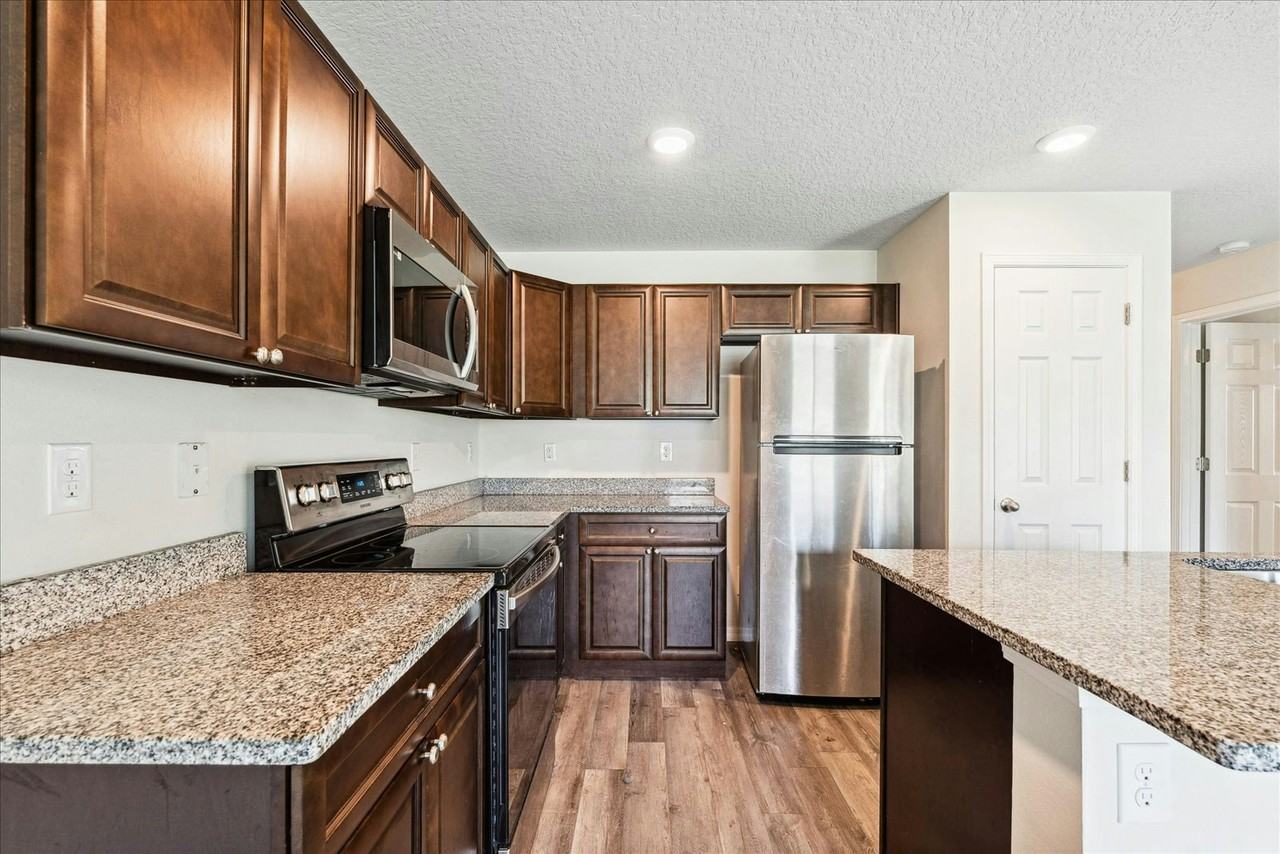 29 Lloshire Path, Unit A - Photo 5 of 18